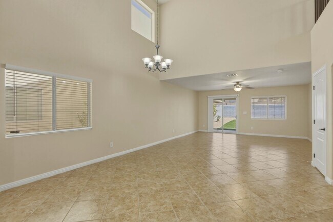 Building Photo - 4 Bedroom Home with Oversized Yard & RV Parking!
