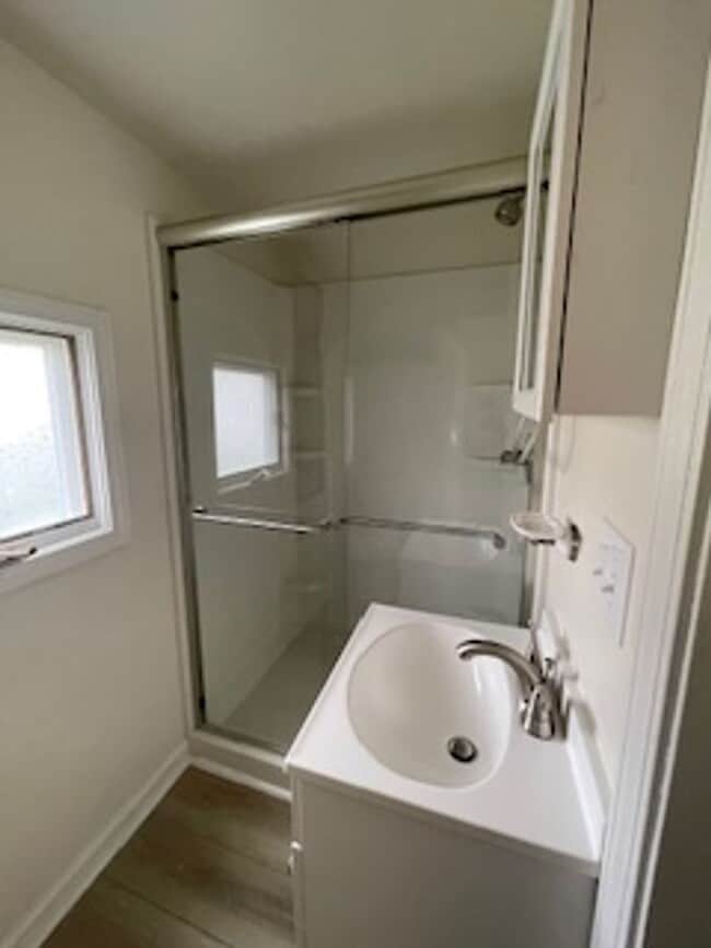 Building Photo - Tiny House on South Walnut Street