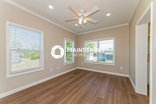 Building Photo - 3 Bedroom Pet-Friendly Home in North Port, FL with Main Street Renewal