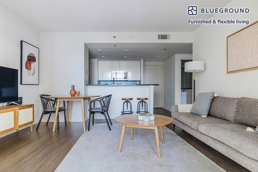 Building Photo - 850 N Randolph St