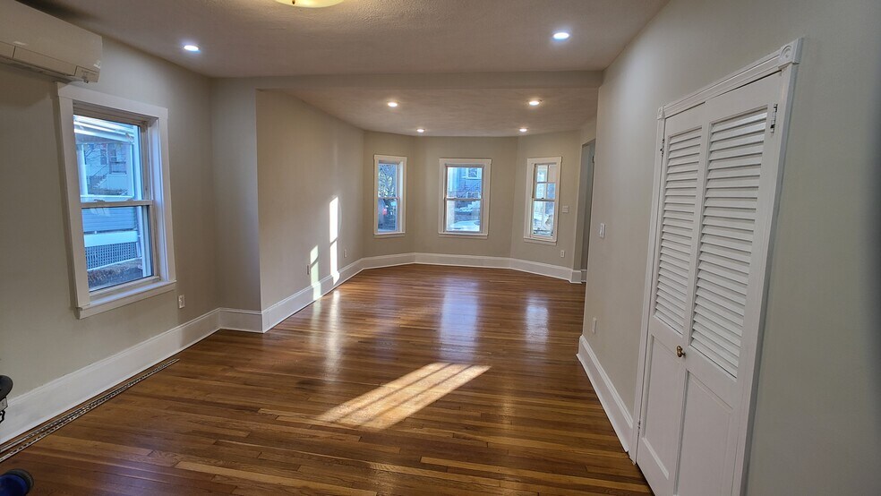 Building Photo - 41 Mendelssohn St