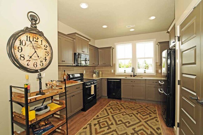 Building Photo - 314 S Truss Ave