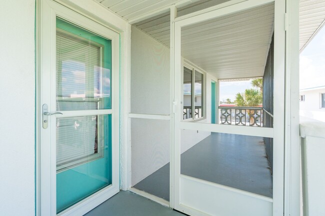 Building Photo - Riverfront Two Bedroom Condo