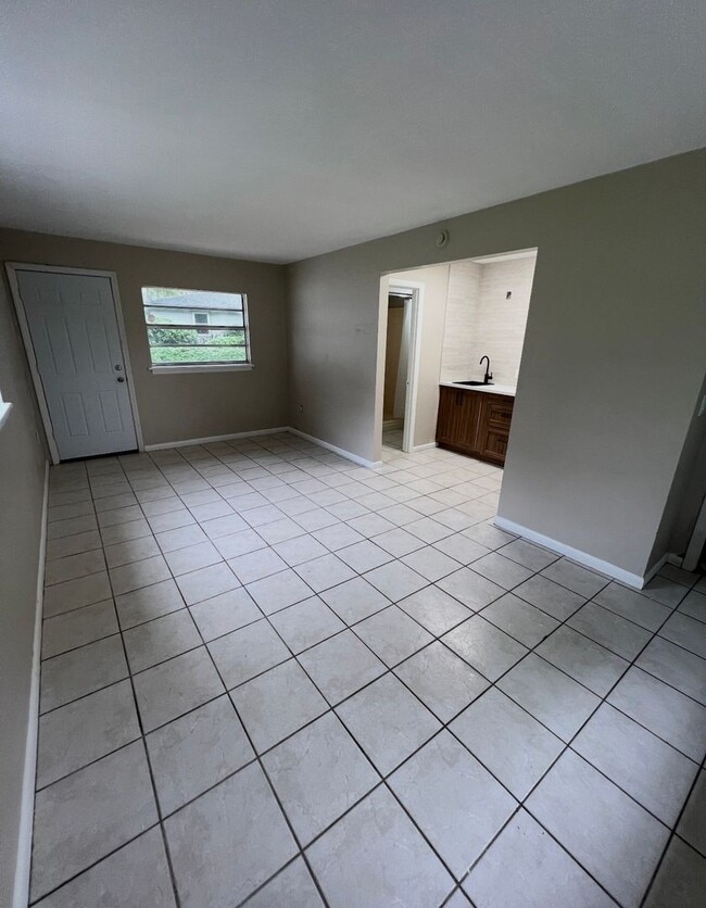 Building Photo - Charming 3 bedroom home in South Lakeland!
