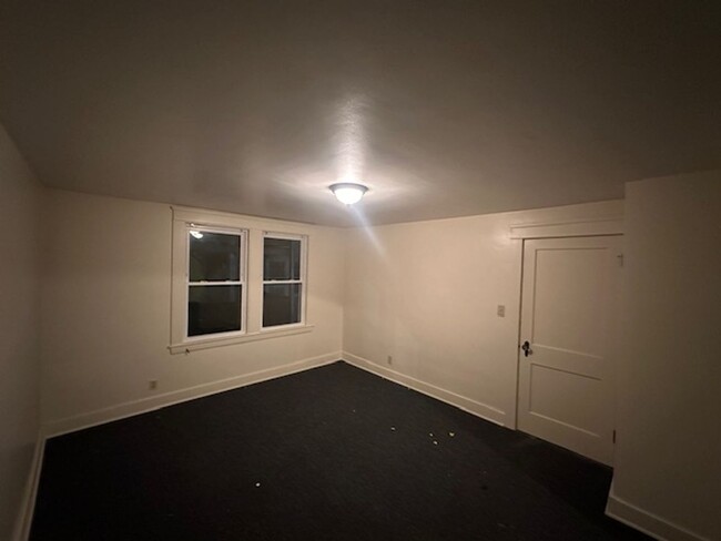 Building Photo - 448-450 Hamilton Street - Southbridge