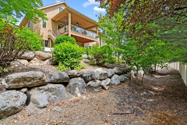 Building Photo - 1402 N Brook Terrace St