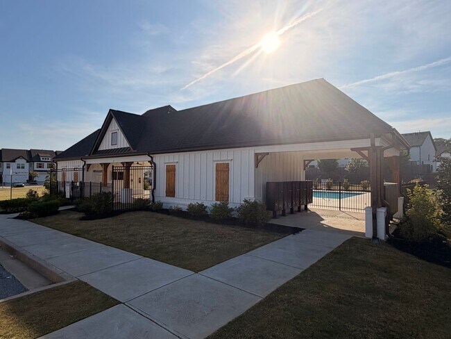 Building Photo - Unwind in Winder, with a Beautiful 3 Bed 2.5 Bath Townhome!