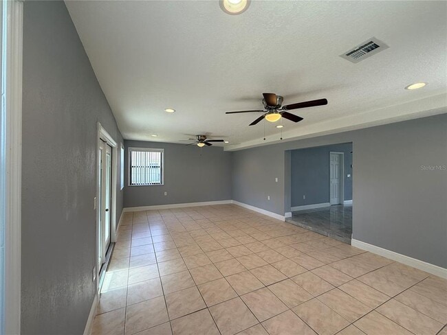 Building Photo - 3239 Cottonwood Ct