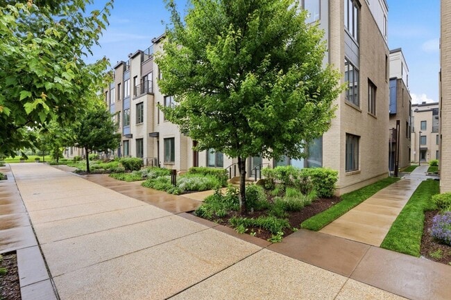 Building Photo - 6924 Rockledge Dr