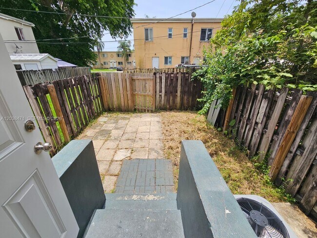 Building Photo - 300 NW 84th Terrace