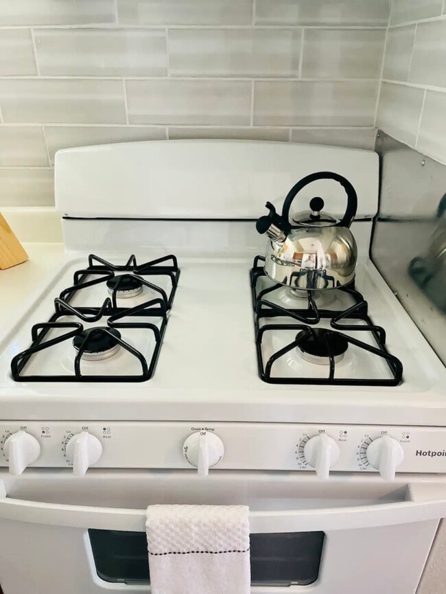 Building Photo - 336 Victor St