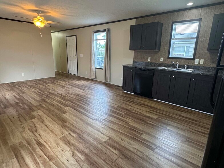 Building Photo - 48596 Leafdale Ct