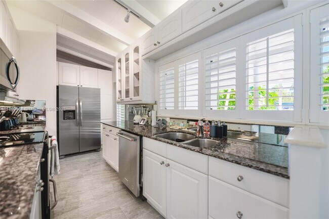 Building Photo - 2465 Bimini Ln