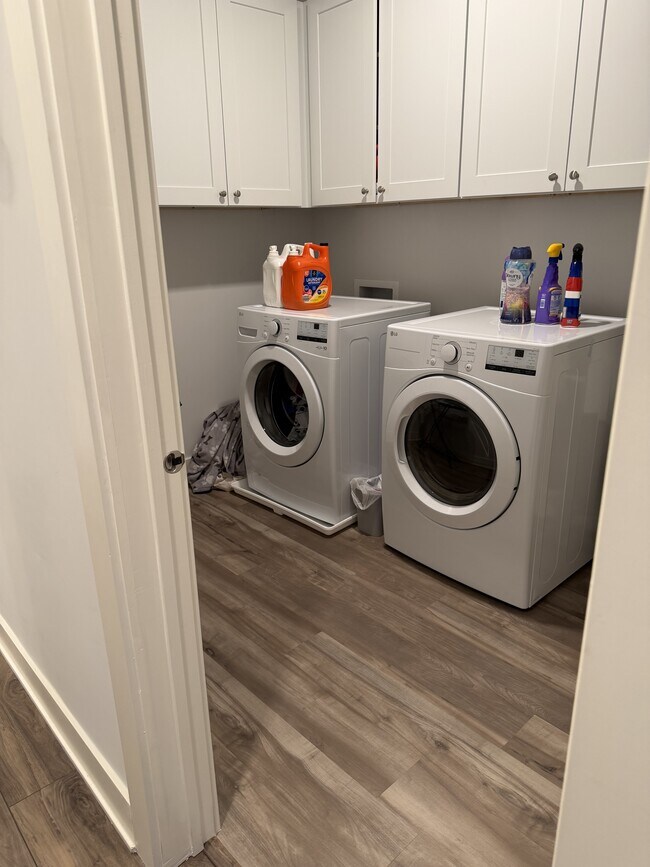 Building Photo - 6133 Alsace Ln