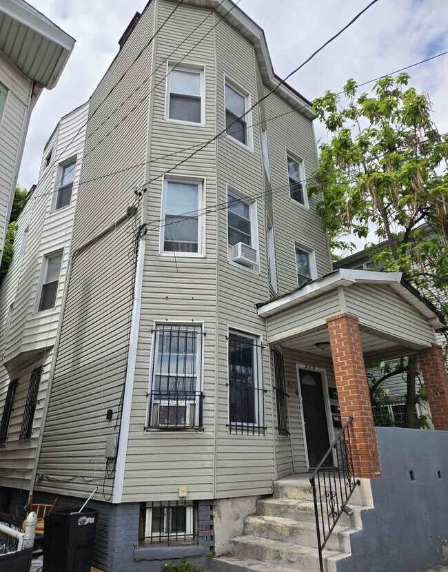 Building Photo - 475 S 19th St