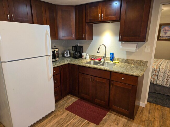 Building Photo - 1213 5th St