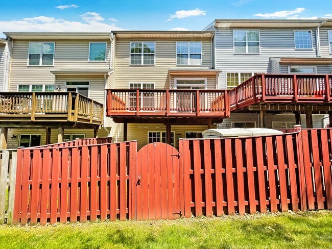 Building Photo - 15716 Palermo Terrace