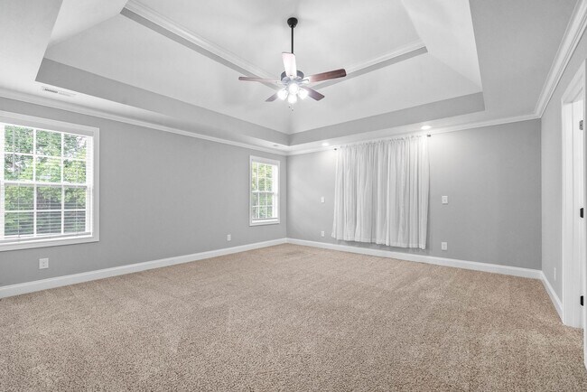 Building Photo - Pet Friendly Three Bedroom with Bonus!