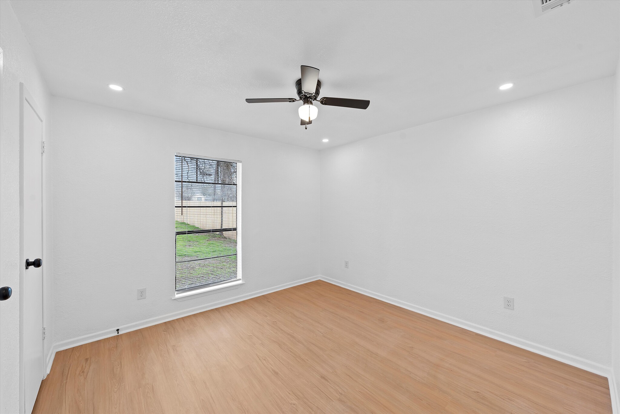 Building Photo - 1209 N 6th St