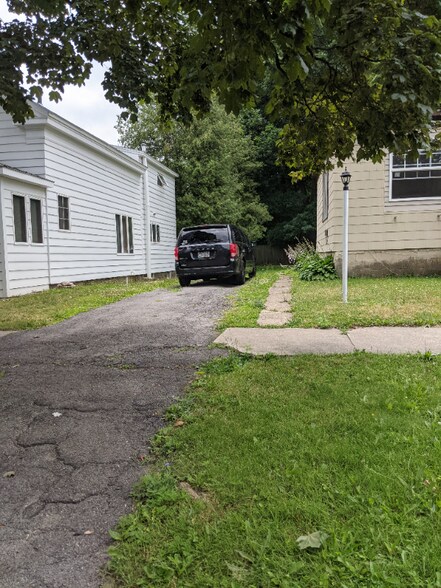 Building Photo - 118 E Cayuga St