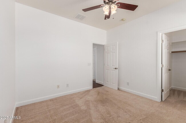 Building Photo - 5811 W Bonanza Ln