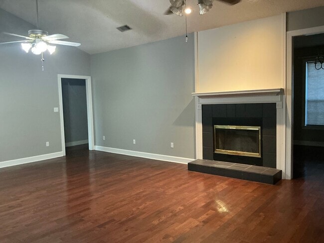 Building Photo - Beautiful Home!