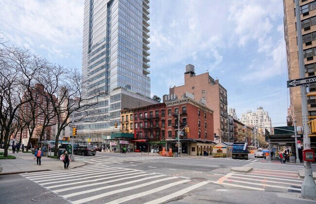 Building Photo - 317 E 75th St