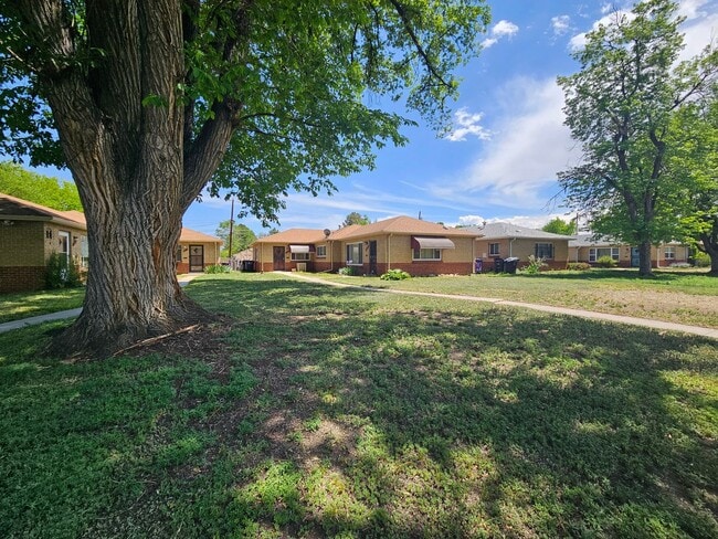 Building Photo - 2-Bedroom Home with One-Car Garage