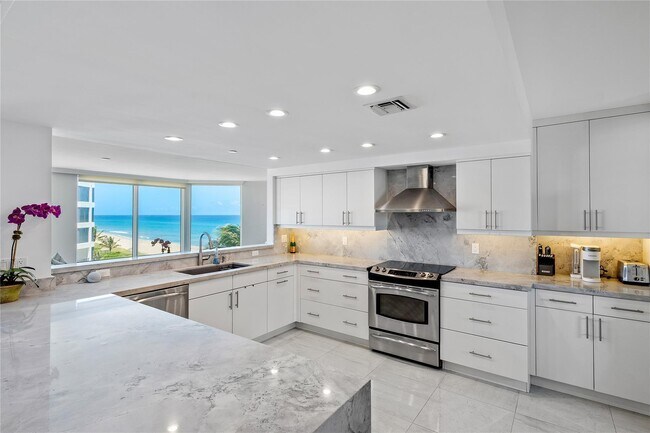 Building Photo - 2575 S Ocean Blvd