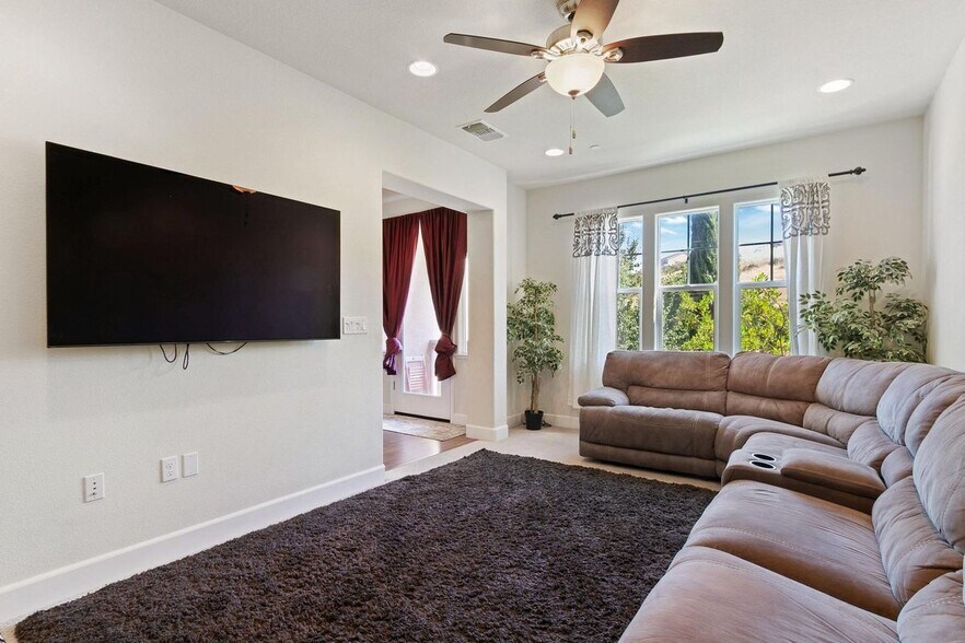 Building Photo - 3655 Branding Iron Pl