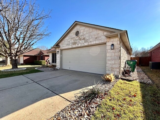 Building Photo - Cozy 3 Bed / 2 Bath Single-Story Home with Garage & Fenced Yard