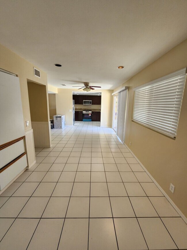 Building Photo - 10327 Paseo Park Dr