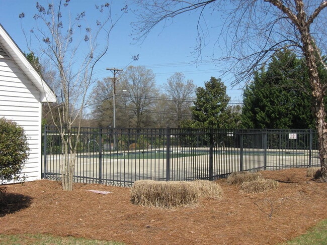 Building Photo - Greensboro NC Townhouse for Rent