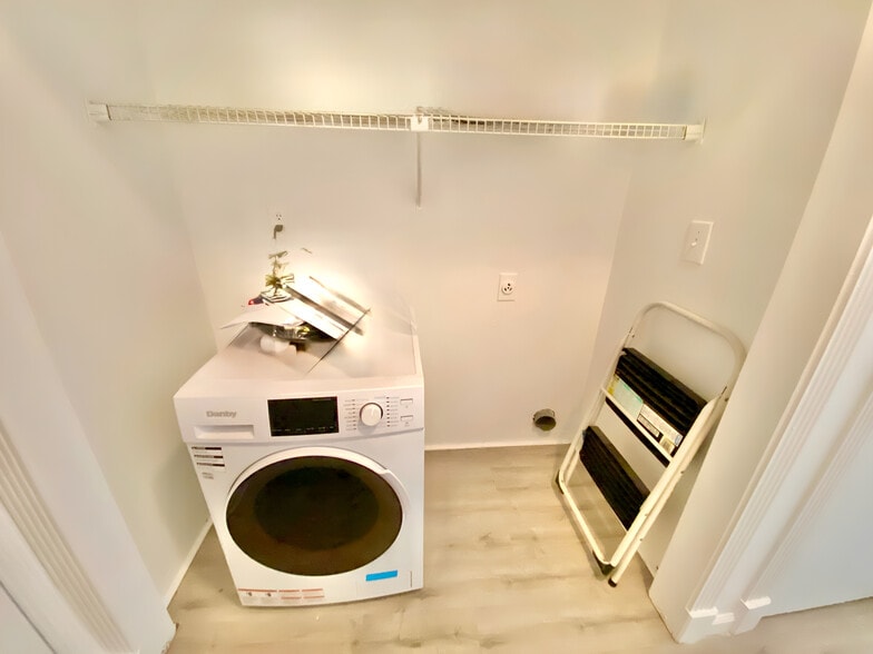 Washer-dryer (ventless) combo. - 4240 Wilshire Blvd