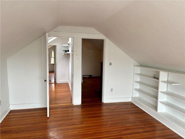 Building Photo - 31 Bayside Ave