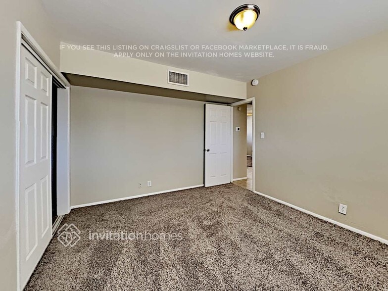 Building Photo - 2039 E Osborn Rd