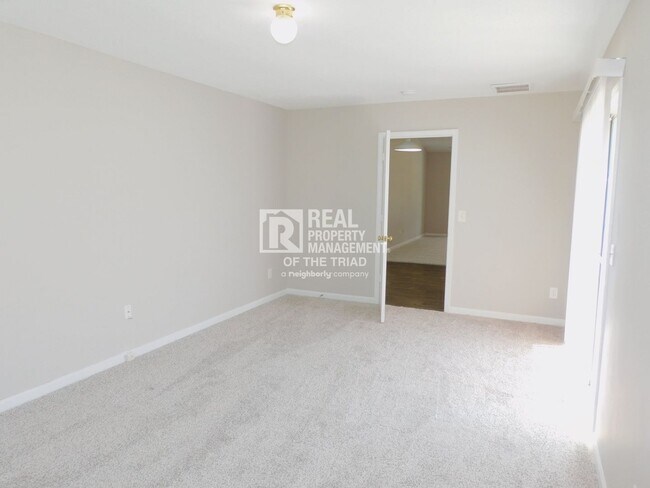 Building Photo - Beautiful 3BR/2BA Home in Southeast Greens...