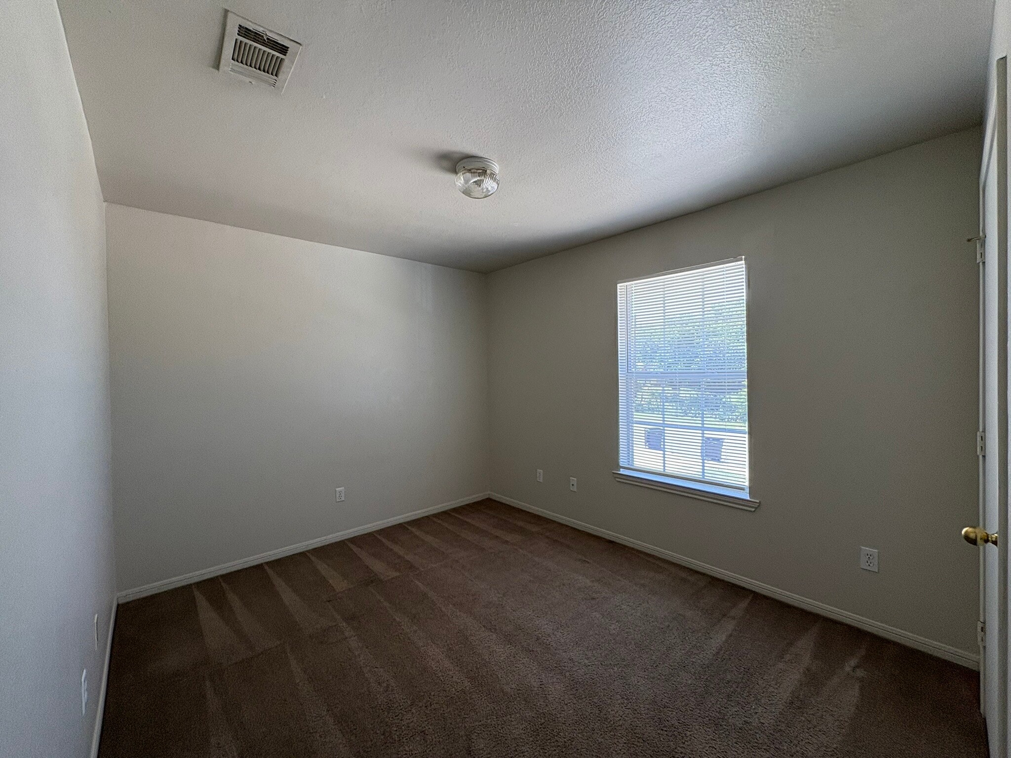 Building Photo - 330 S 40th St