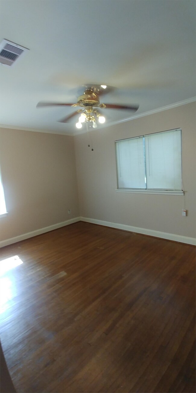 Building Photo - 104 Caladium St