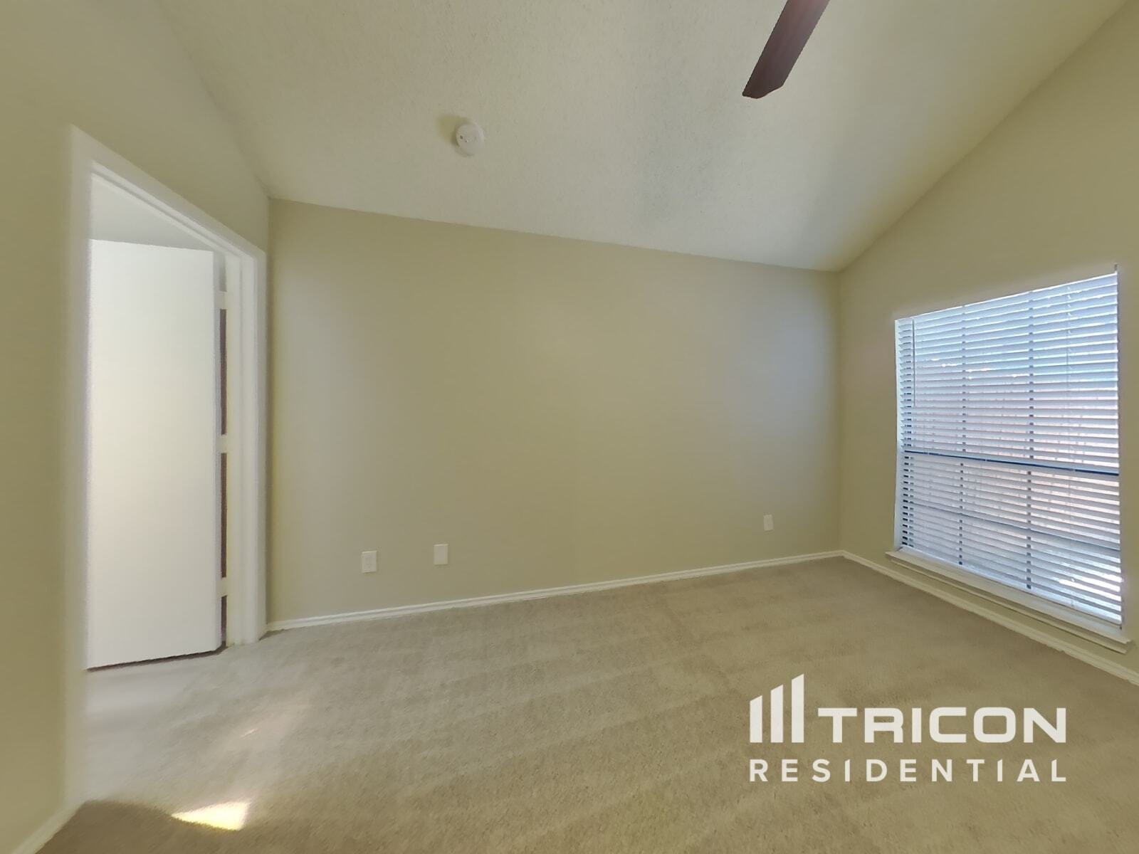 Building Photo - 906 Sylvan Creek Dr