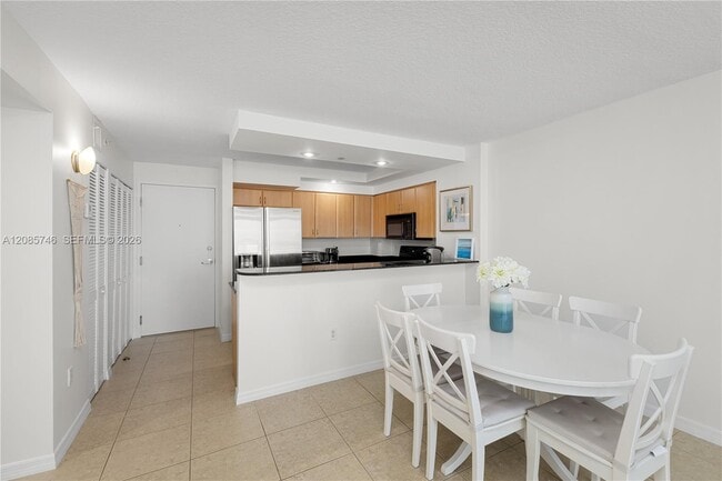 Building Photo - 6917 Collins Ave