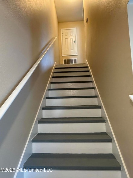 Building Photo - 1339 Foxwood Pl