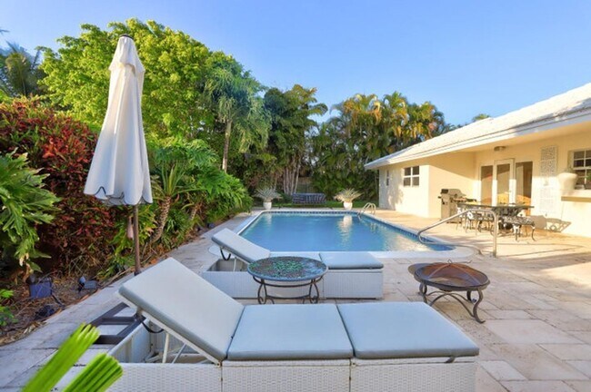 Building Photo - 835 Canary Walk