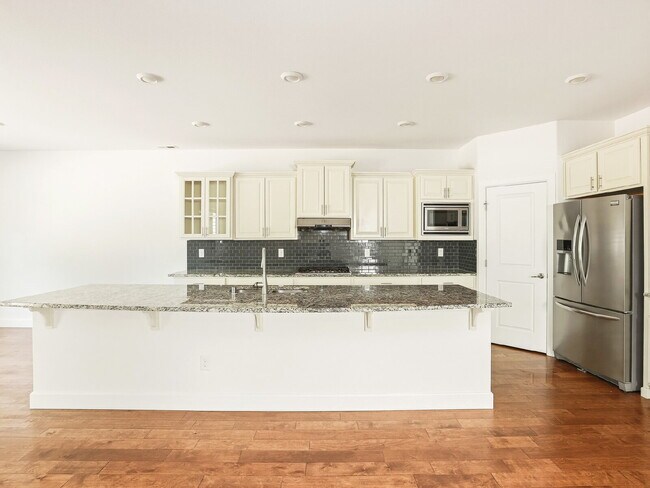 Building Photo - **Beautiful 4-Bedroom Home with A/C, Covered Outdoor Living & Designer Finishes in Bothell** Avai...