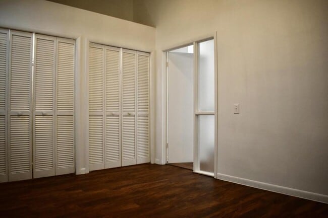 Building Photo - 5252 SW 21st Pl