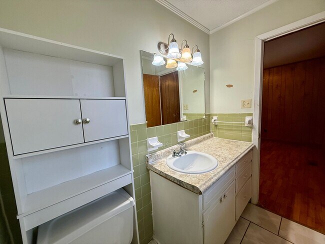 Building Photo - 4 Bedroom/1.5 Bathroom Home in Paragould AR - $1,275/month