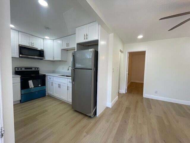 Building Photo - 302 N Tamarind Ave
