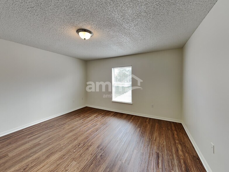 Building Photo - 10619 Opus Dr