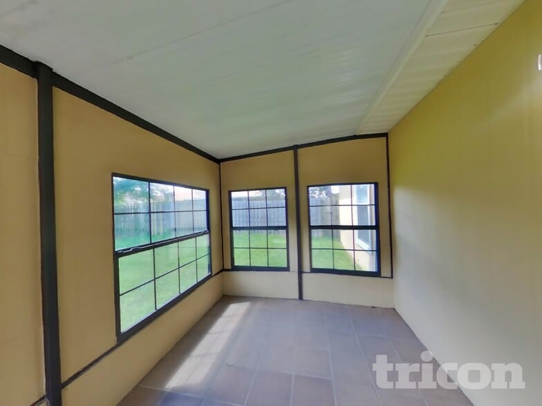 Building Photo - 6676 Southern Oaks Dr