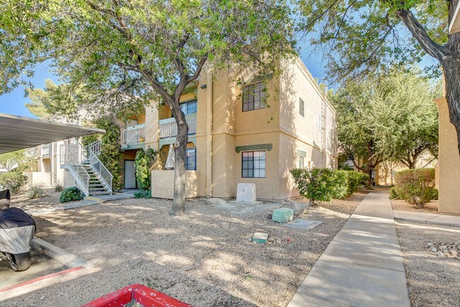 Building Photo - 5134 S Jones #204: Dual Primary Bedroom Co...